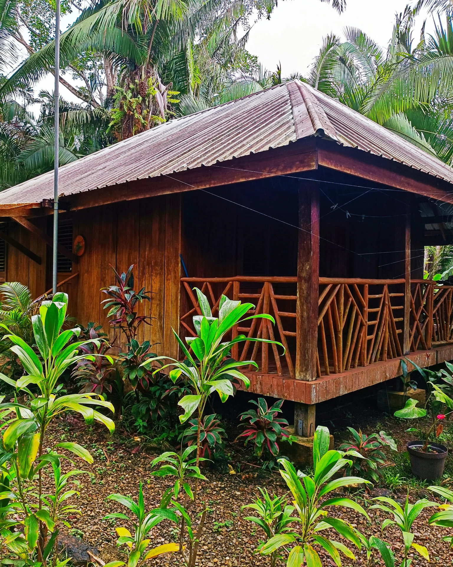 sun creek lodge hummingbird cottage porch 4 5